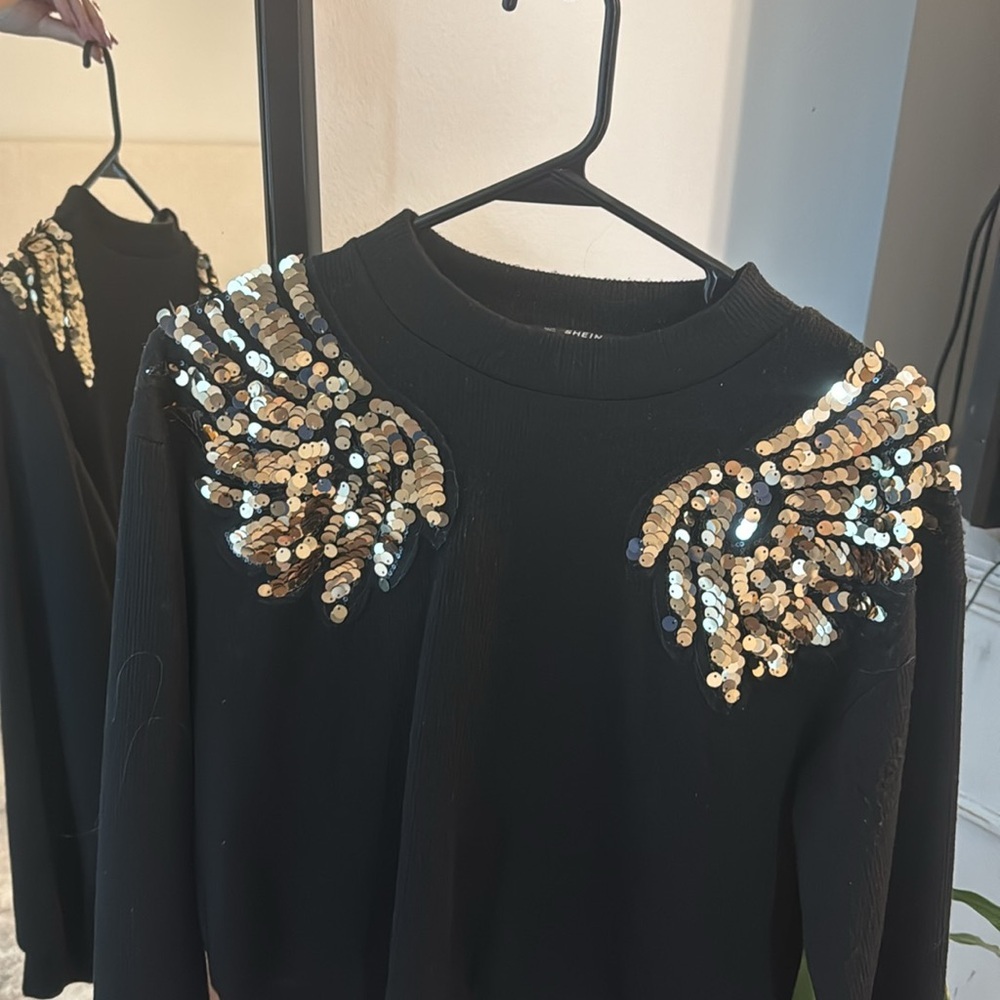 Gold Wing Shape Sequin Black Sweatshirt - Picture 4 of 4